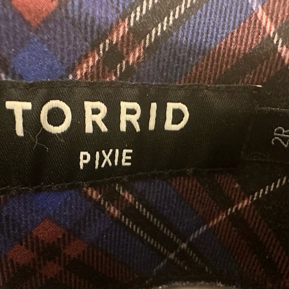 Torrid pixie pants - Picture 3 of 4